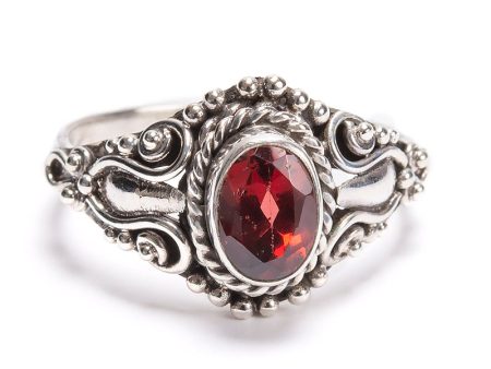 Granat, oval ring med silverfiligran on Sale