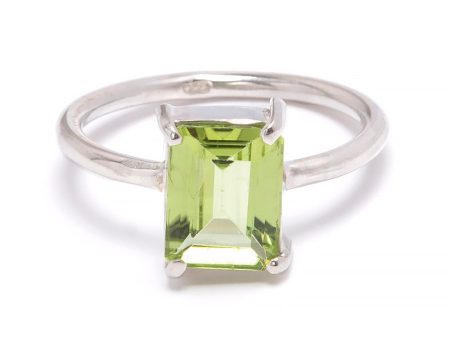 Peridot, fyrkantig kloinfattad ring Hot on Sale